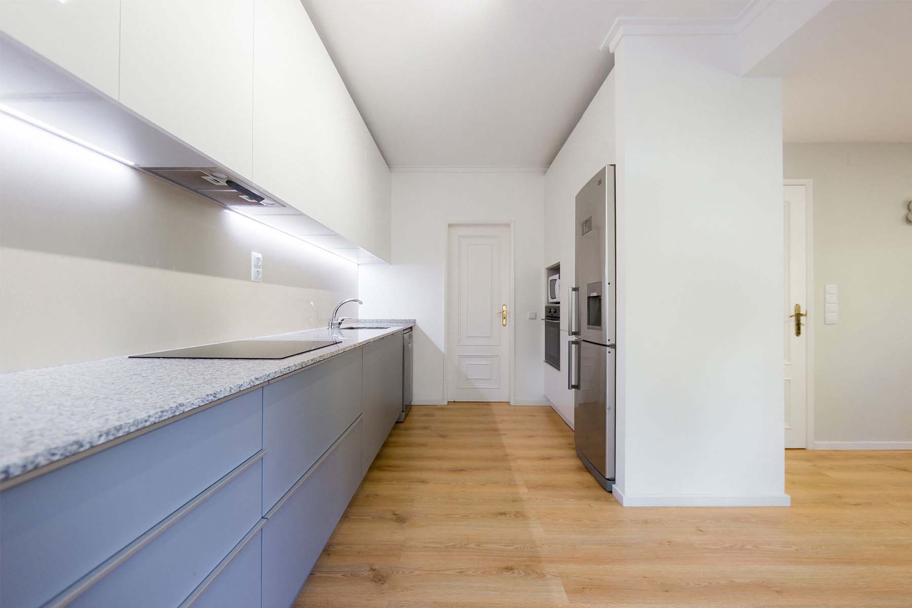 projecto-carnaxide-desenho-branco-cozinha-sala-4'