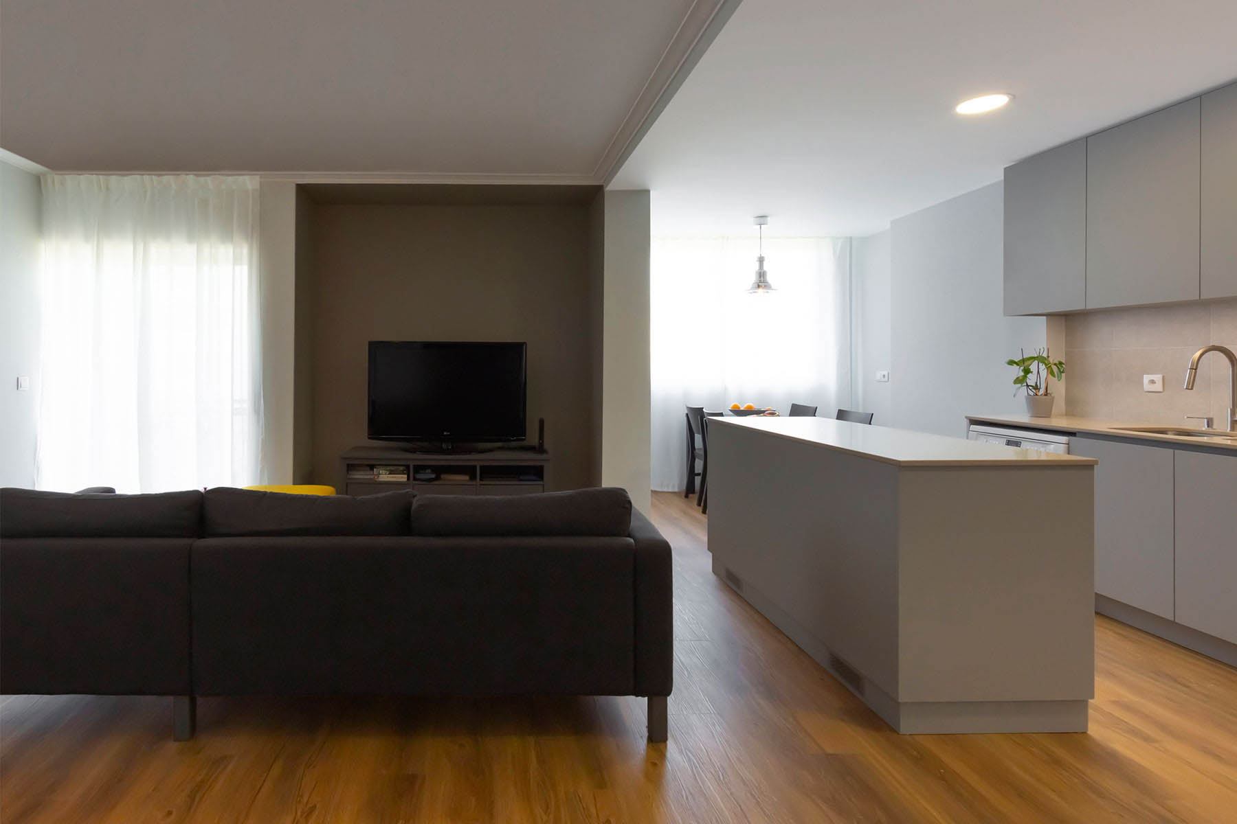 Projeto de Cozinha moderna com ilha - Desenho Branco